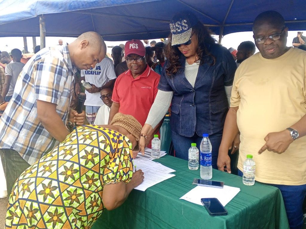 Stakeholders during the flagging off the cultivation of 2,000 hectares of commercial maize in odukpani LGA, Cross River State.